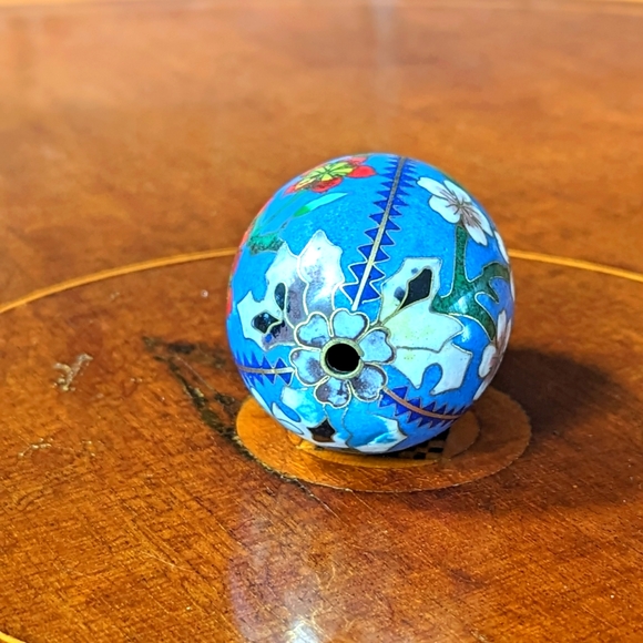Exquisite Vintage Blue Chinese Cloisonné Egg with Blossom Motif - Picture 5 of 8
